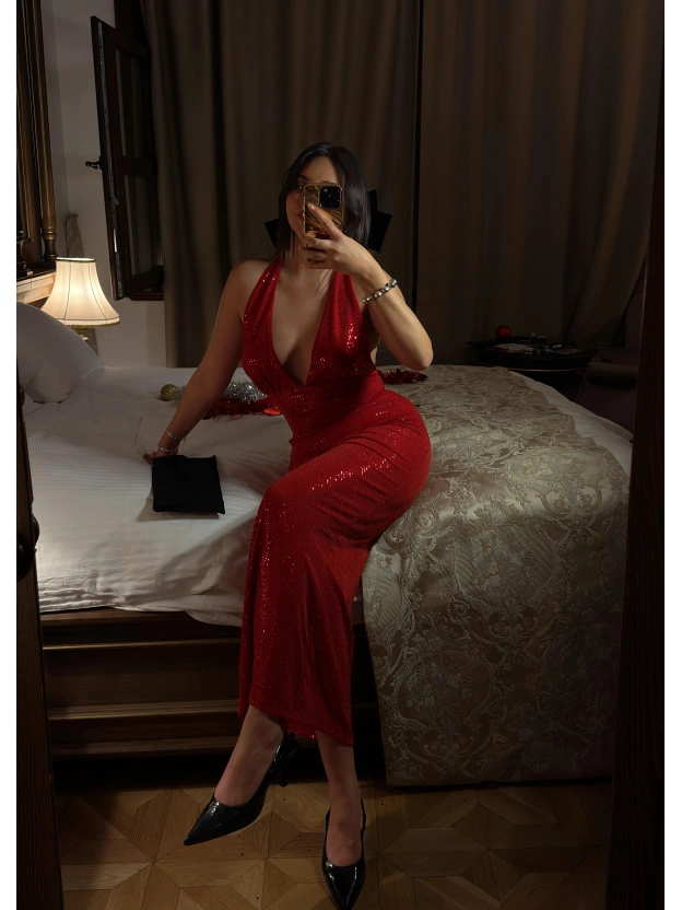 Kırmızı Payetli Boyundan Bağlamalı Uzun Elbise