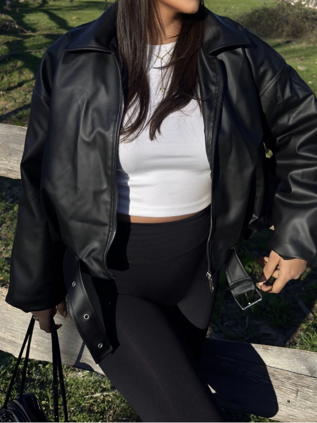 Siyah İçi Peluş Kemerli Deri Ceket