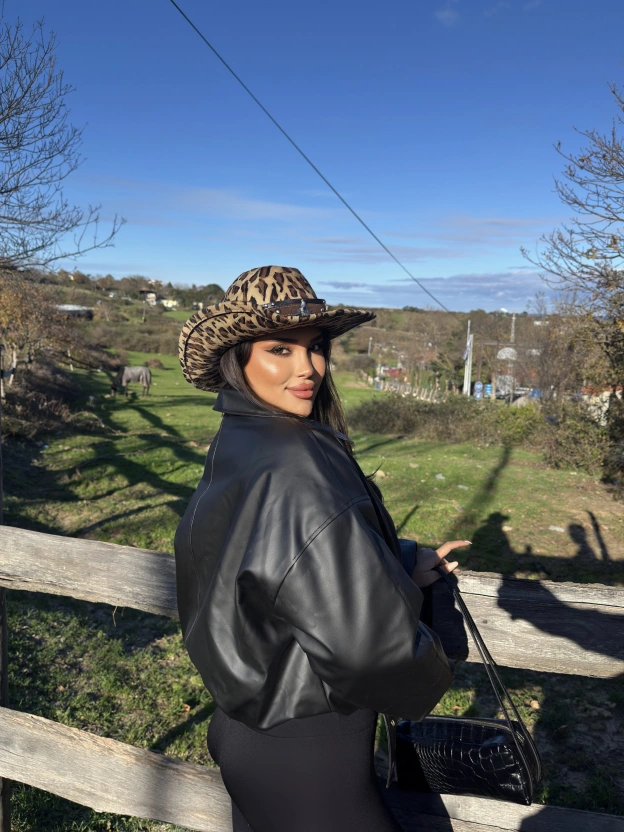 Siyah İçi Peluş Kemerli Deri Ceket