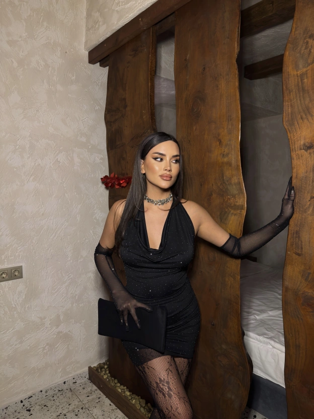 Siyah Degaje Yaka Eldivenli Elbise