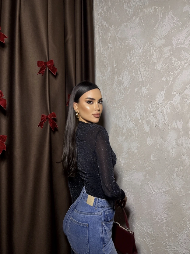 Siyah Buzzy Aksesuarlı Bodysuit