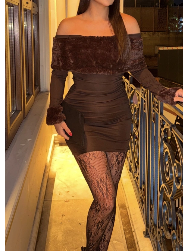 Kahvrengi Kürklü Madonna Yaka Elbise