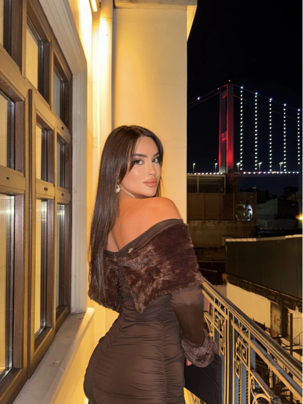 Kahvrengi Kürklü Madonna Yaka Elbise