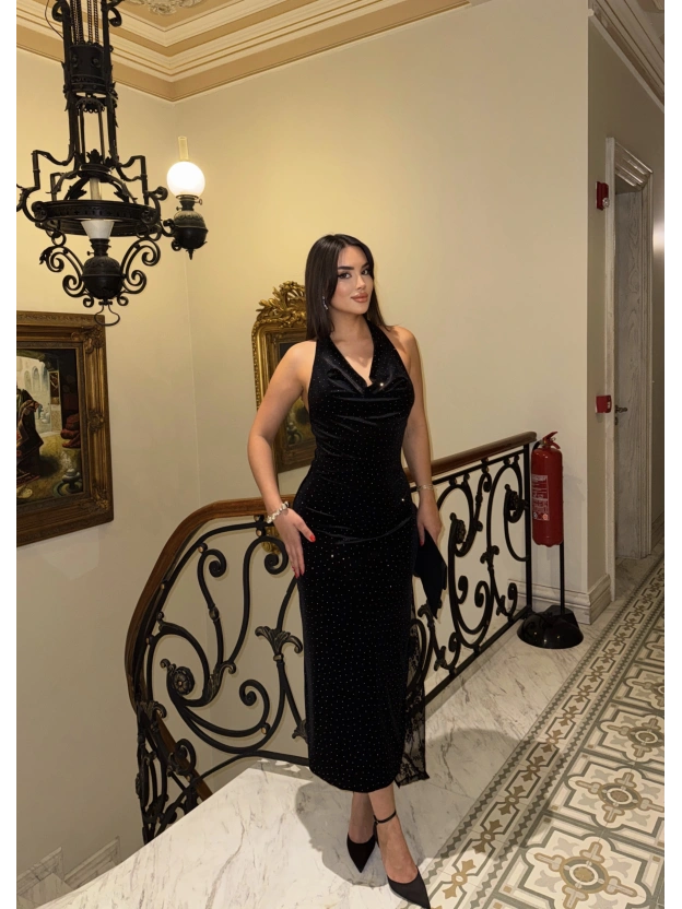 Siyah Taşlı Güpür Detay Uzun Kadife Elbise