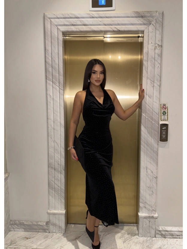 Siyah Taşlı Güpür Detay Uzun Kadife Elbise