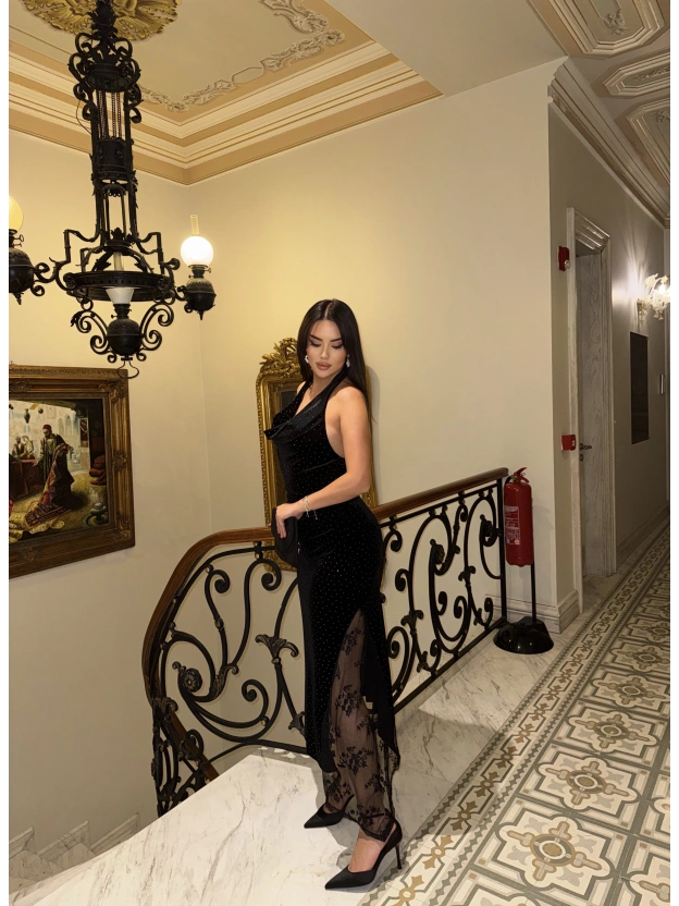 Siyah Taşlı Güpür Detay Uzun Kadife Elbise