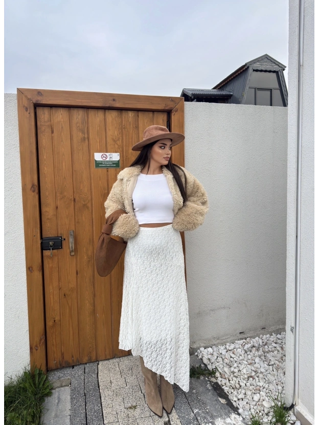 Beyaz Dantelli Asimetrik Etek