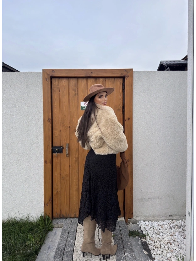 Siyah Dantelli Asimetrik Etek