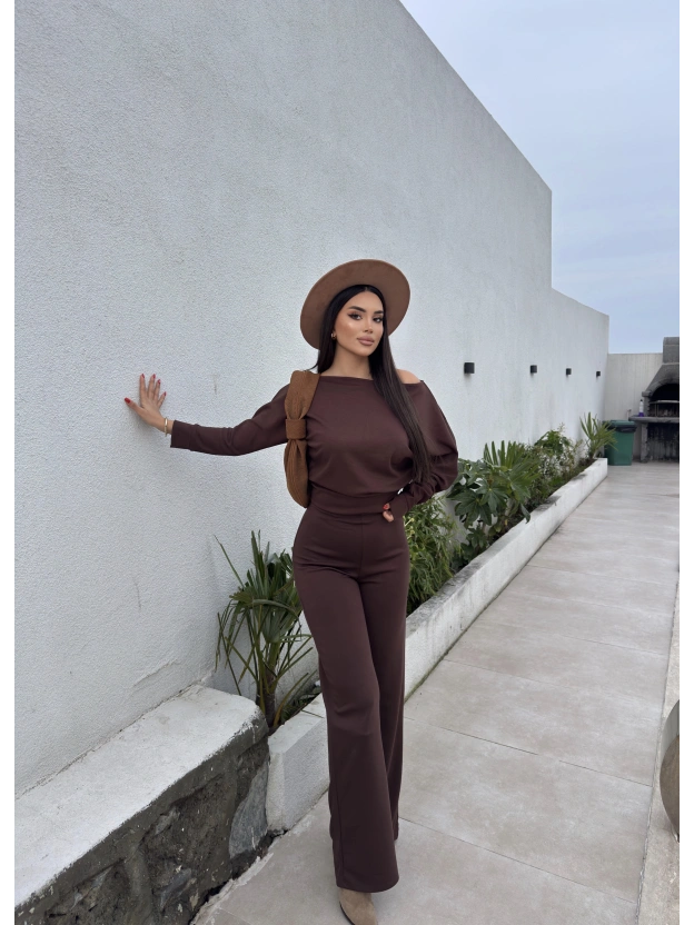 Kahverengi Kayık Yaka Basic Takım