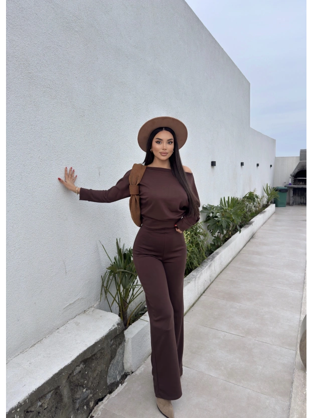 Kahverengi Kayık Yaka Basic Takım