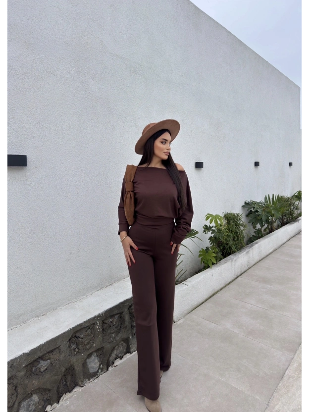 Kahverengi Kayık Yaka Basic Takım