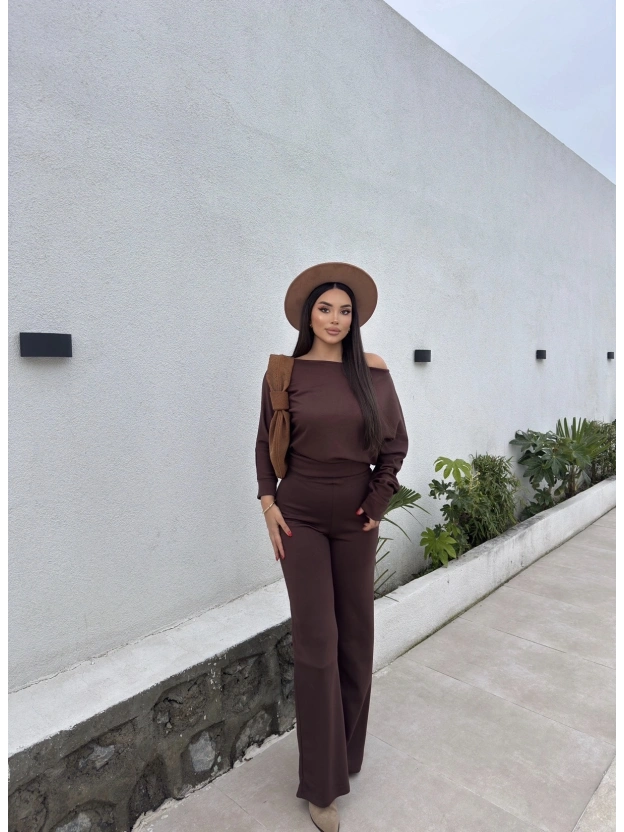 Kahverengi Kayık Yaka Basic Takım