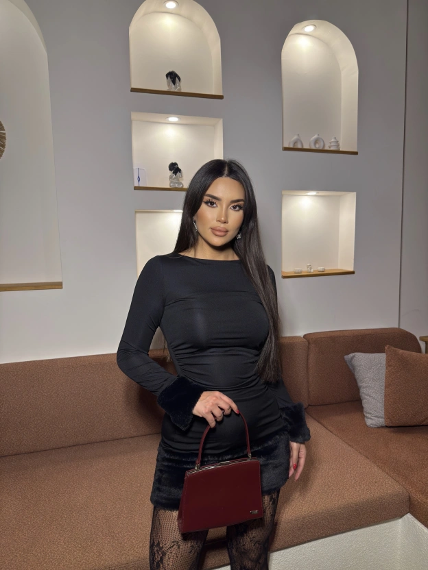 Siyah Eteği Kürklü Mini Elbise