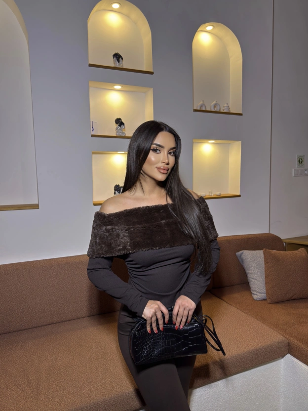 Kahverengi Kürk Detay Madonna Bluz