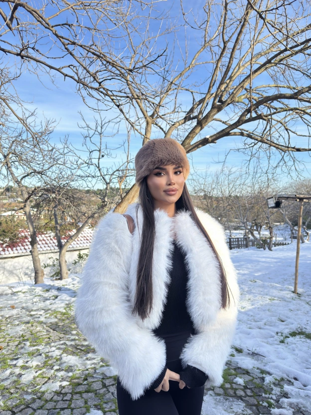 Beyaz Simli Crop Kürk Ceket