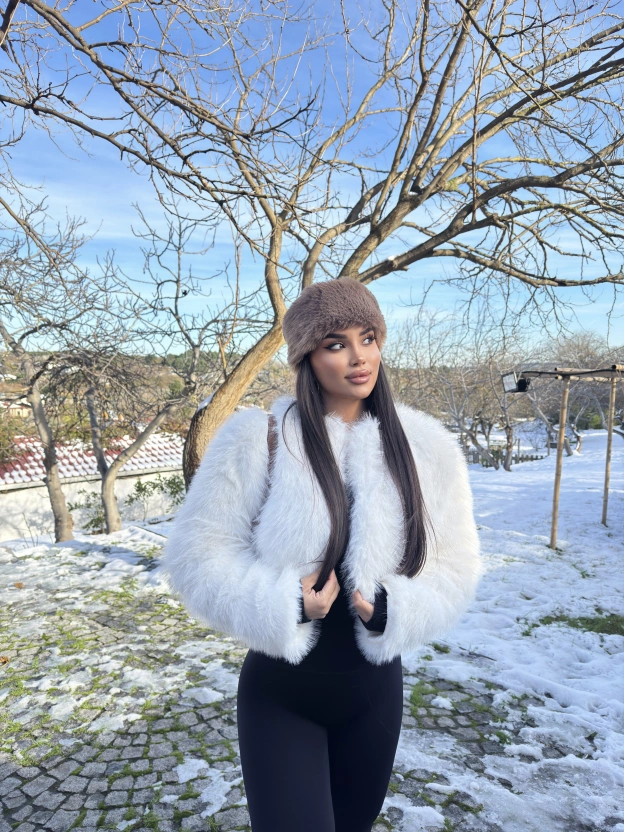 Beyaz Simli Crop Kürk Ceket