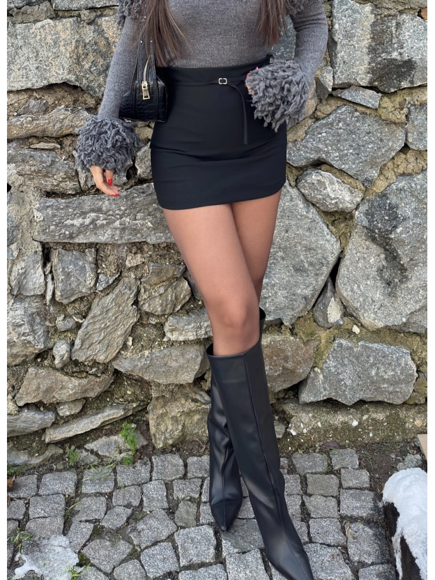 Siyah Toka Detay Mini Şort Etek