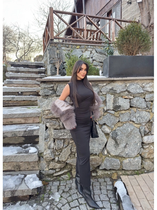 Siyah Kolsuz Yırtmaç Detay Uzun Elbise