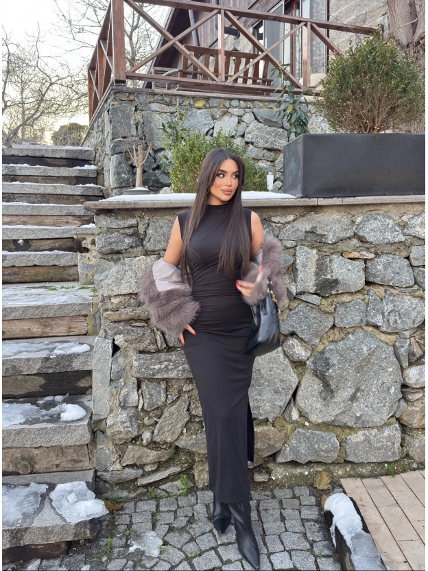 Siyah Kolsuz Yırtmaç Detay Uzun Elbise