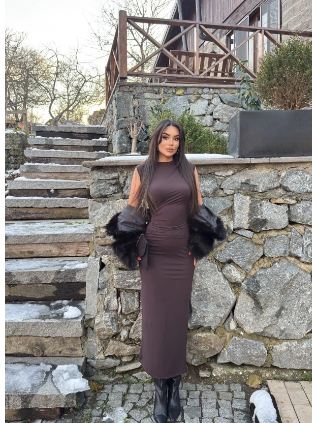 Kahverengi Kolsuz Yırtmaç Detay Uzun Elbise