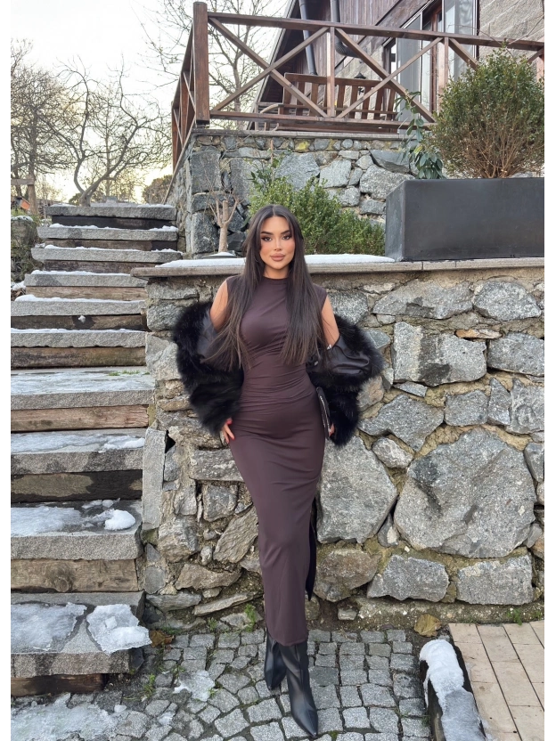 Kahverengi Kolsuz Yırtmaç Detay Uzun Elbise