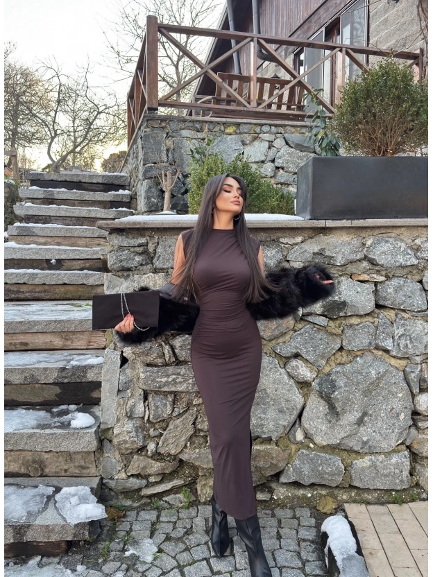 Kahverengi Kolsuz Yırtmaç Detay Uzun Elbise