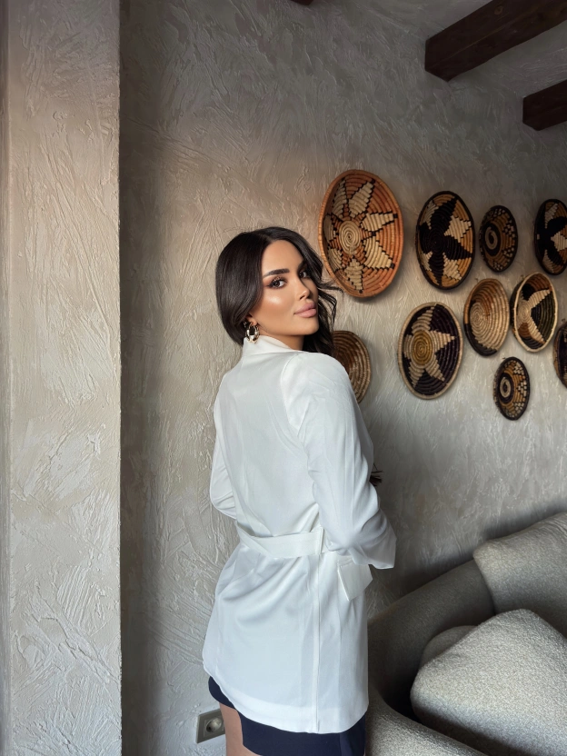 Beyaz Kemerli Blazer Ceket