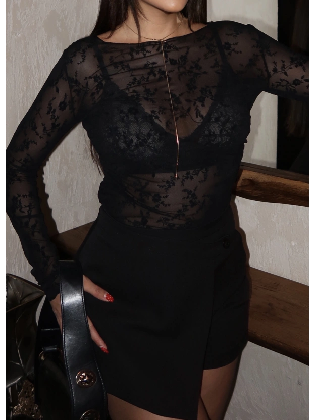 Siyah Bisiklet Yaka Güpürlü Bluz