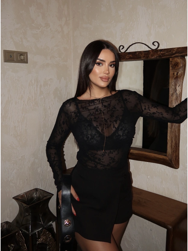 Siyah Bisiklet Yaka Güpürlü Bluz