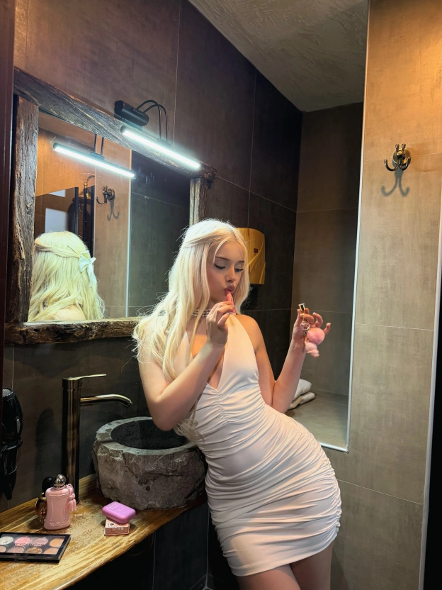 Beyaz Boyundan Bağlamalı Drapeli Mini Elbise