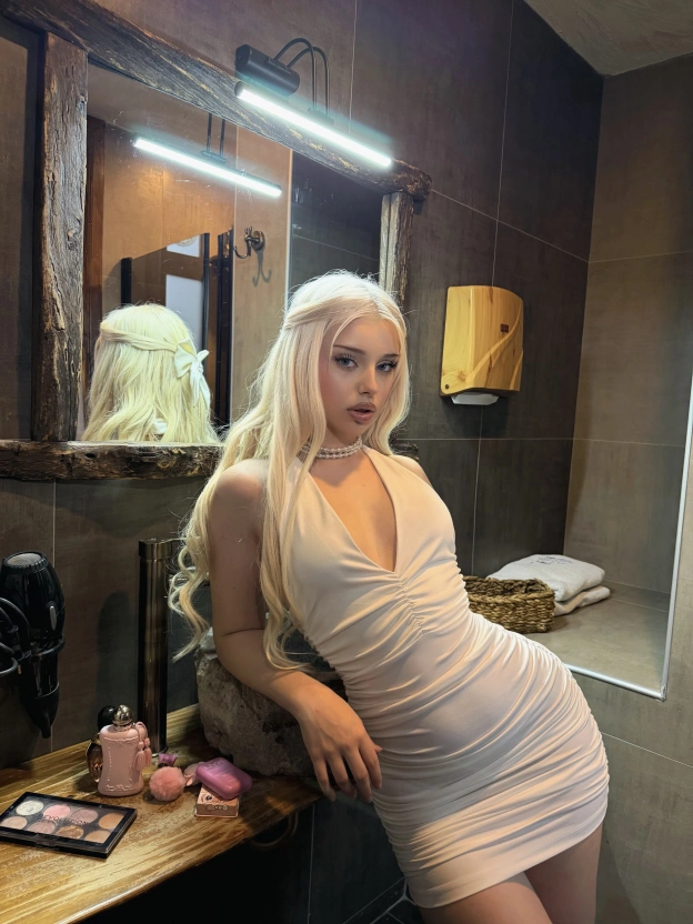 Beyaz Boyundan Bağlamalı Drapeli Mini Elbise