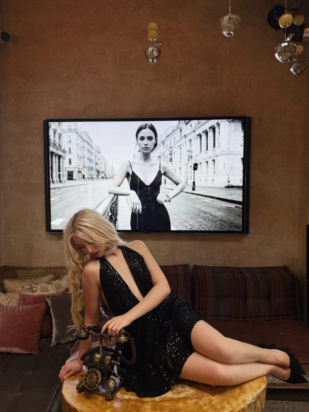 Siyah Boyundan Bağlamalı Payetli Elbise