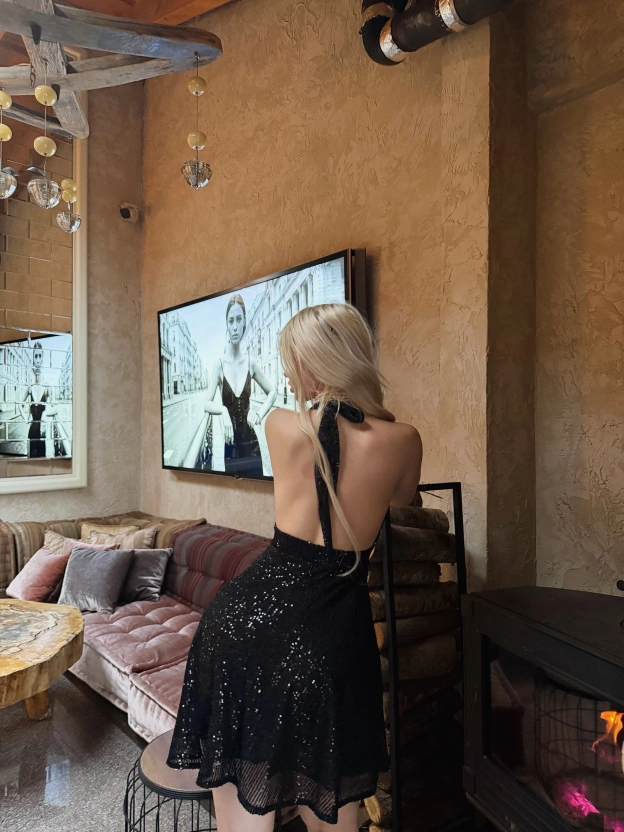 Siyah Boyundan Bağlamalı Payetli Elbise