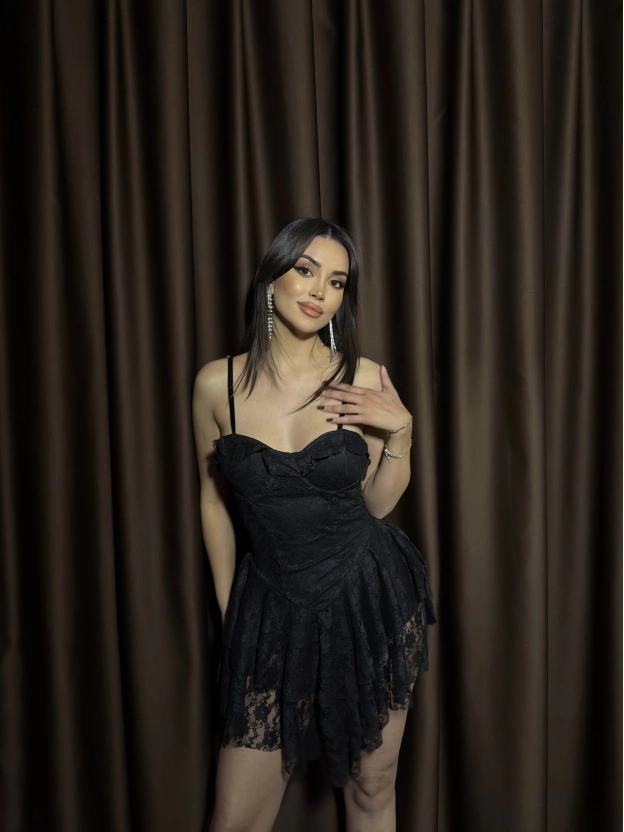 Siyah Askılı Sırt Detay Dantel Elbise