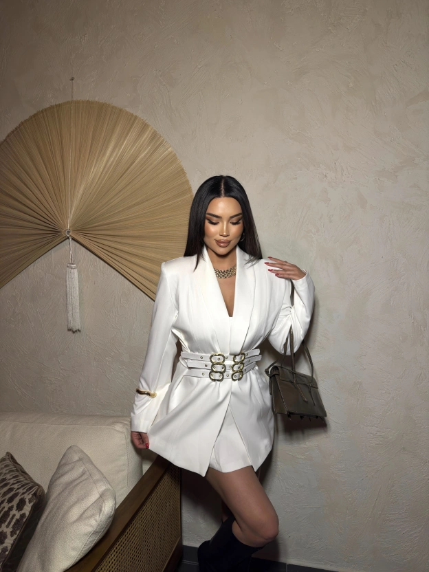 Beyaz Aksesuarlı Blazer Ceket