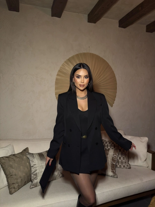 Siyah Dört Düğmeli Blazer Ceket