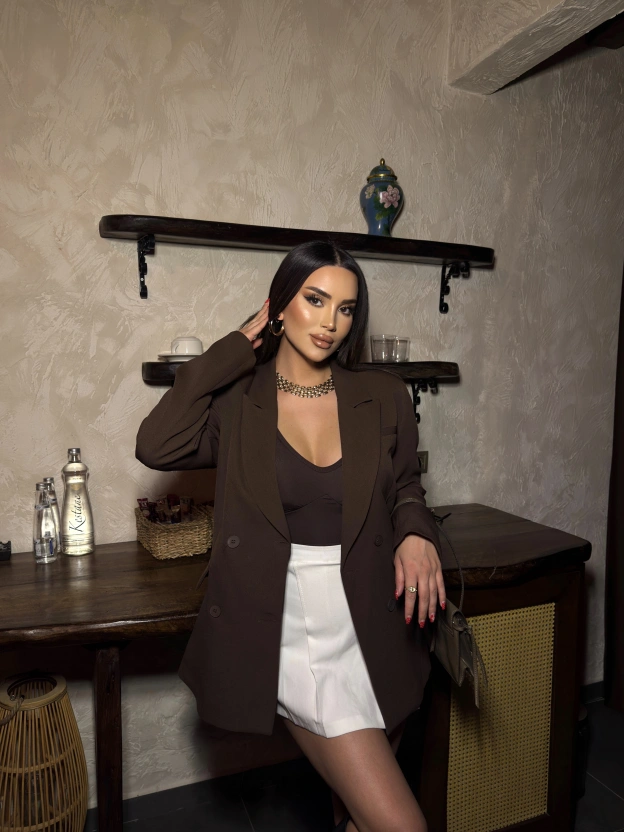 Kahverengi Dört Düğmeli Blazer Ceket