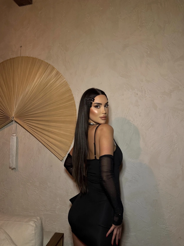 Siyah Kolları Tül Gloplu Elbise