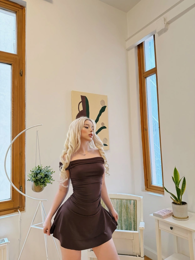 Kahverengi Madonna Yaka Drapeli Kısa Elbise