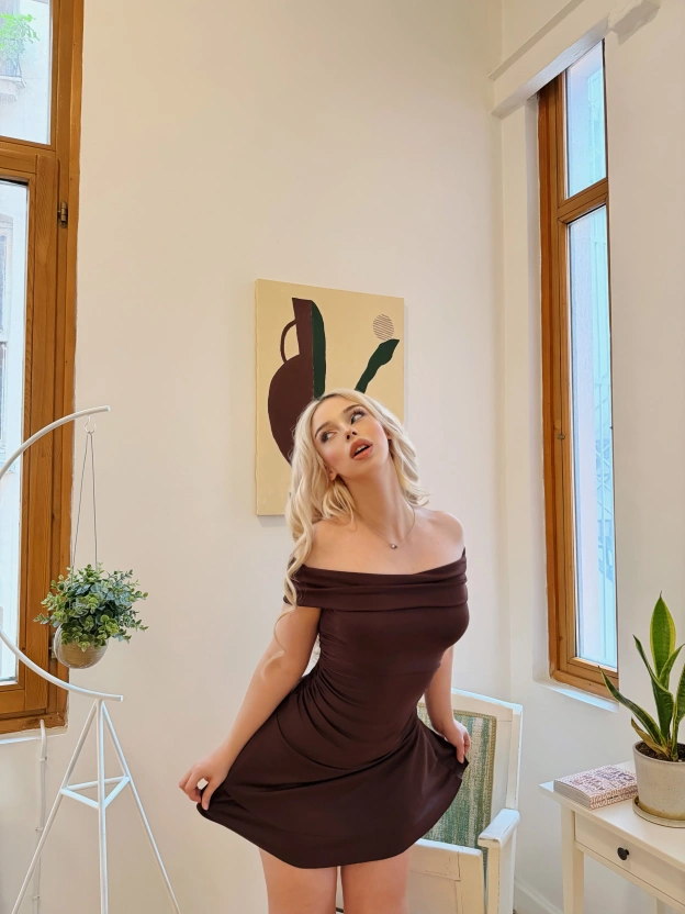 Kahverengi Madonna Yaka Drapeli Kısa Elbise