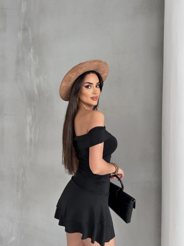 Siyah Madonna Yaka Drapeli Kısa Elbise