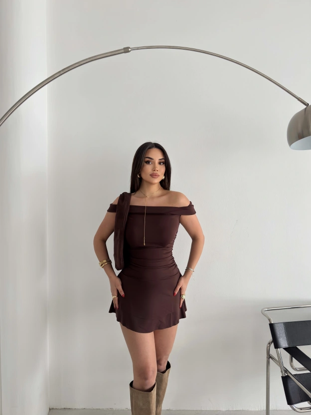 Kahverengi Madonna Yaka Drapeli Kısa Elbise