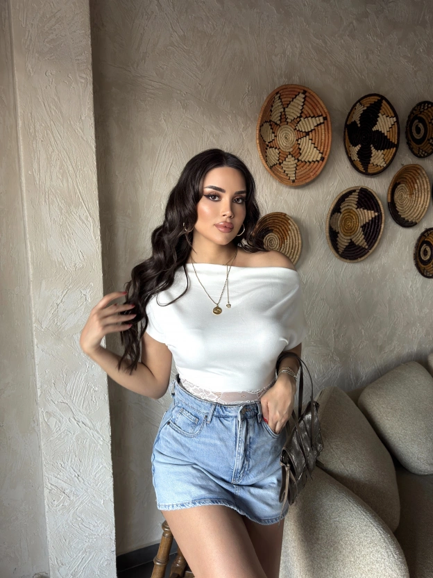 Beyaz Dantel Detay Kayık yaka Bluz