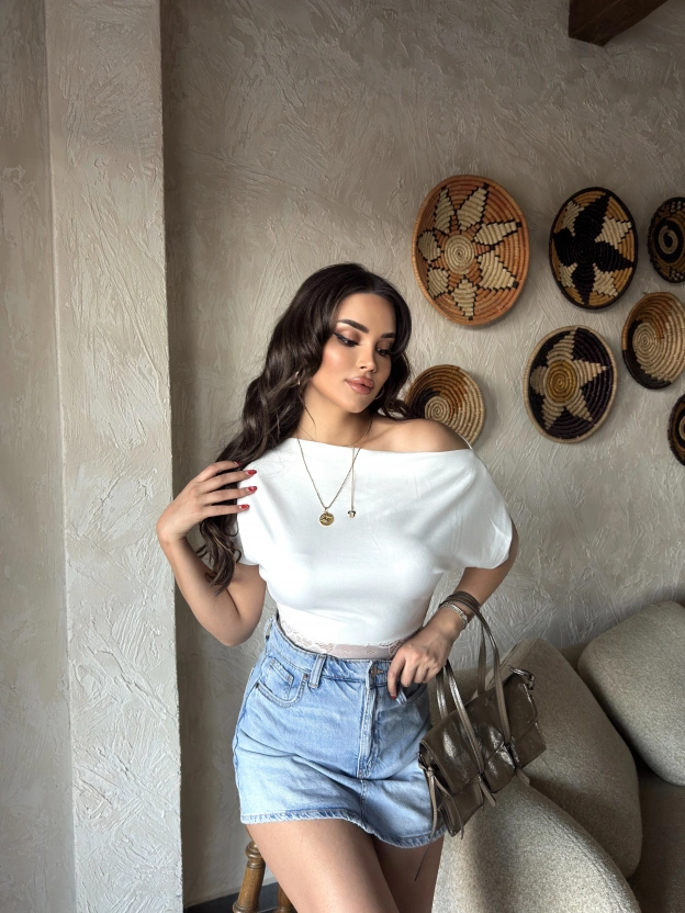 Beyaz Dantel Detay Kayık yaka Bluz