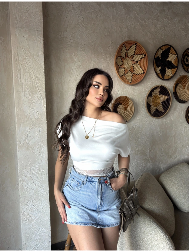 Beyaz Dantel Detay Kayık yaka Bluz