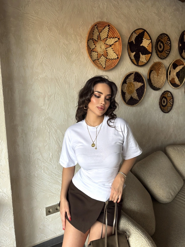 Beyaz Sırt Bağlamalı Bele Oturan Tshırt