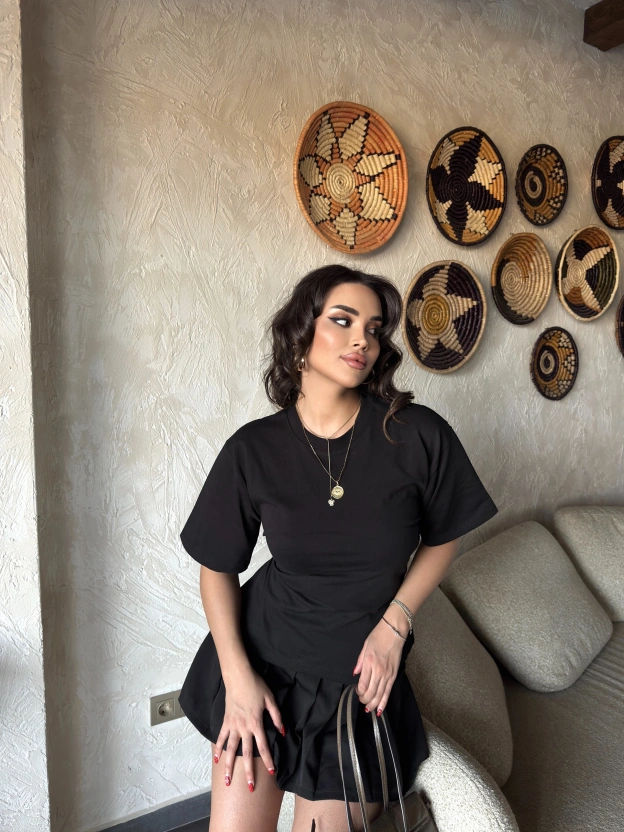 Siyah Sırt Bağlamalı Bele Oturan Tshırt