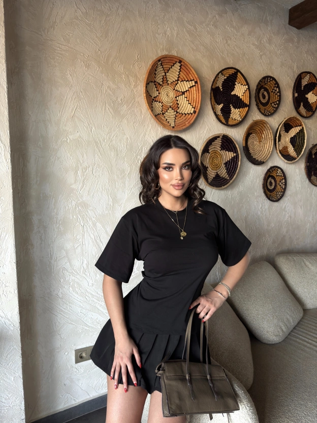 Siyah Sırt Bağlamalı Bele Oturan Tshırt