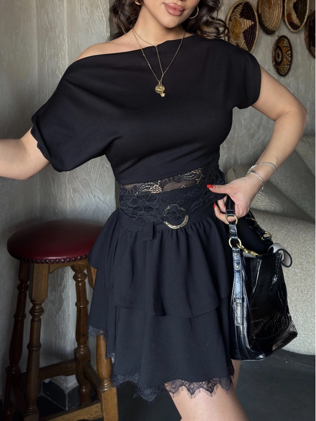 Siyah Dantel Detay Kayık yaka Bluz