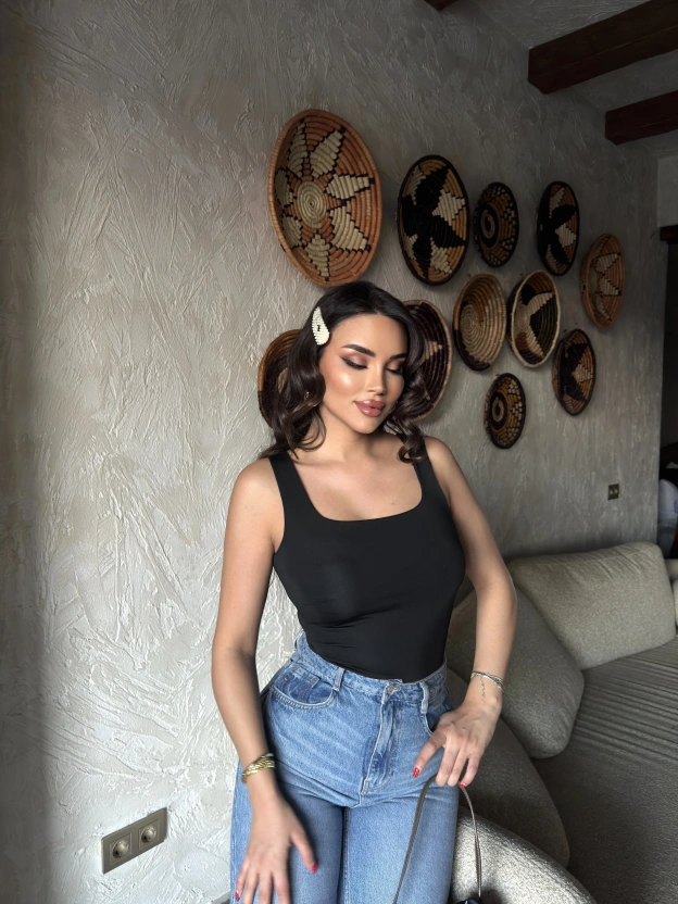 Siyah Kare Yaka Bodysuit